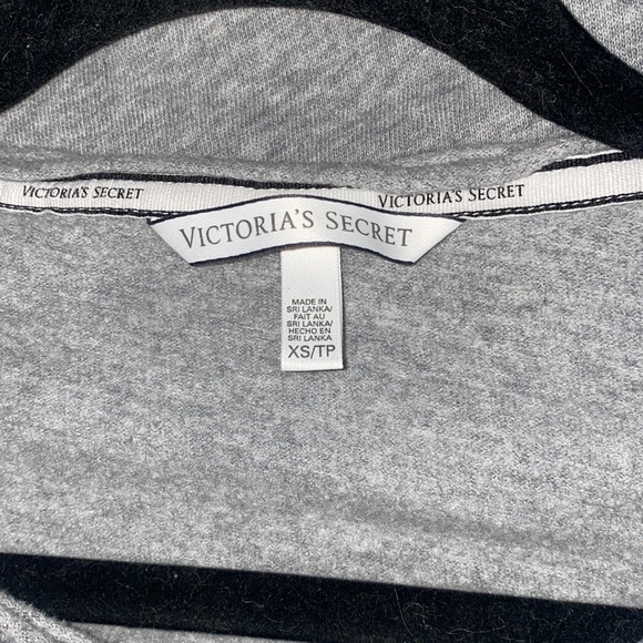 🦋Grey Victoria Secret 1/2 sleeved sweatshirt! - Picture 4 of 8